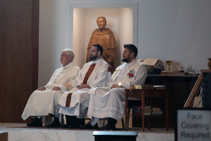 2021-06-06-fr-ray-first-mass-0089.jpg