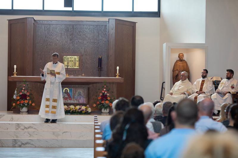 2021-06-06-fr-ray-first-mass-0094.jpg