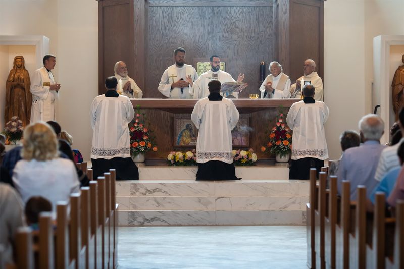 2021-06-06-fr-ray-first-mass-0155.jpg