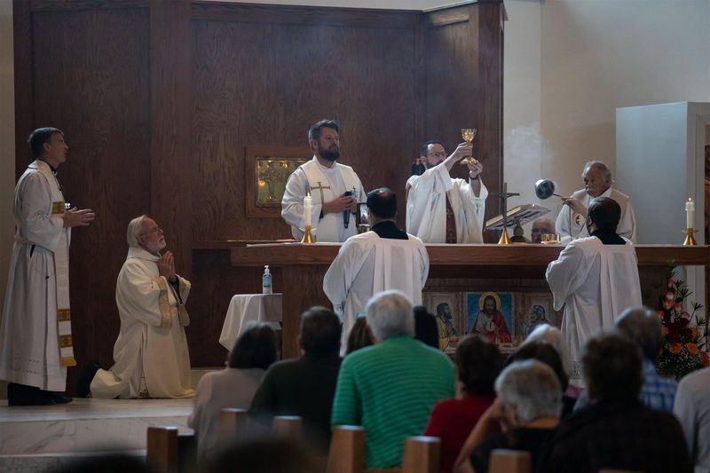 2021-06-06-fr-ray-first-mass-0167.jpg