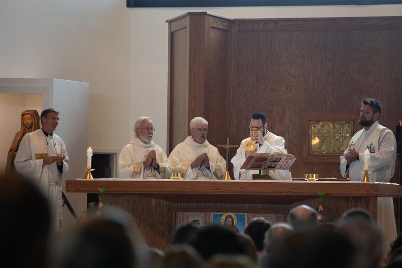 2021-06-06-fr-ray-first-mass-0187.jpg