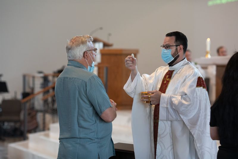 2021-06-06-fr-ray-first-mass-0188.jpg