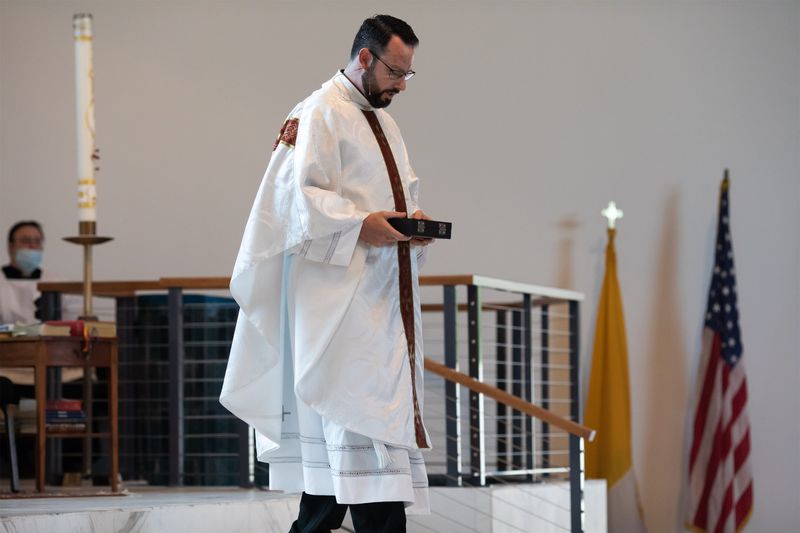 2021-06-06-fr-ray-first-mass-0208.jpg