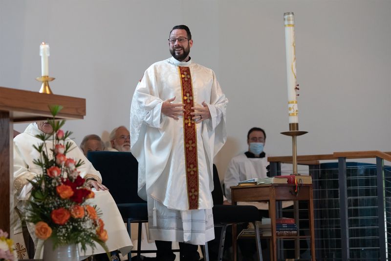 2021-06-06-fr-ray-first-mass-0242.jpg
