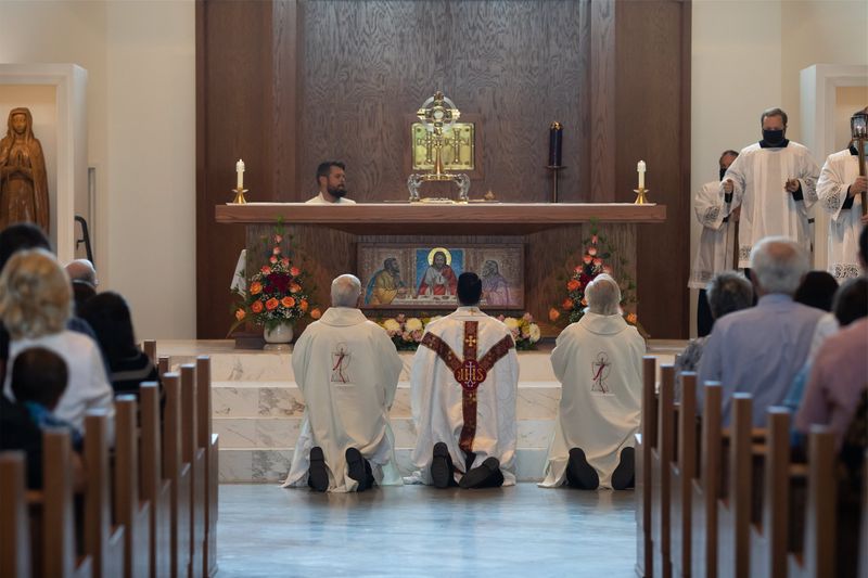 2021-06-06-fr-ray-first-mass-0257.jpg
