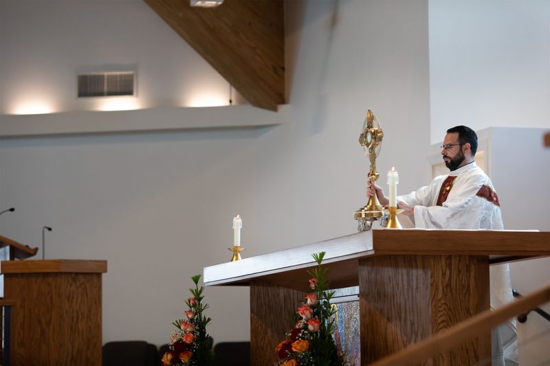 2021-06-06-fr-ray-first-mass-0308.jpg