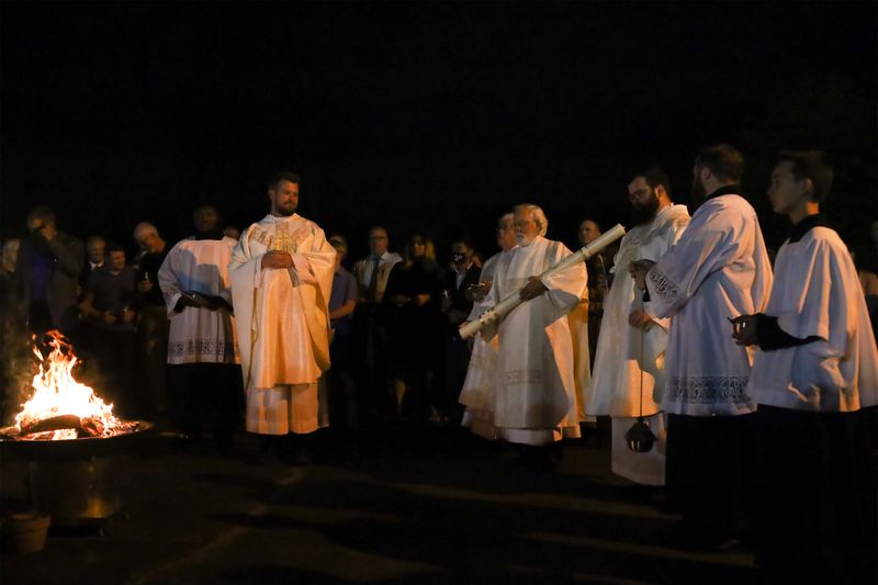 2022-04-16-easter-vigil-001.jpg