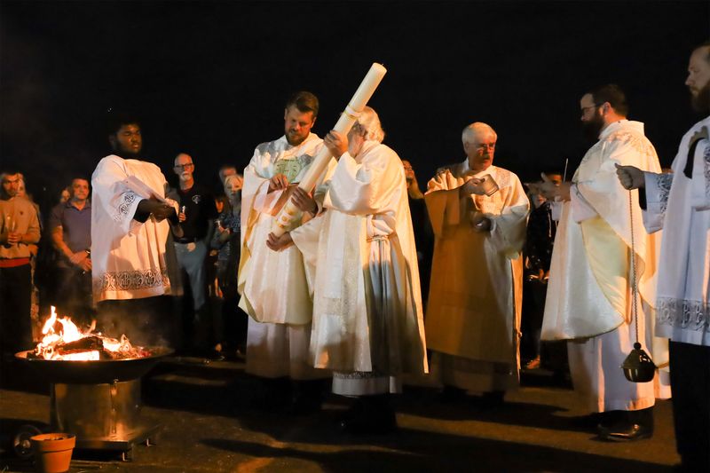 2022-04-16-easter-vigil-002.jpg