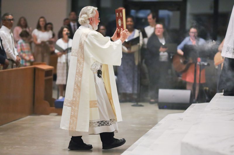 2022-04-16-easter-vigil-037.jpg