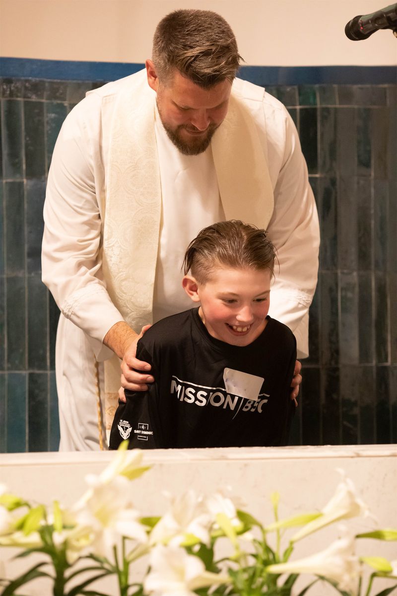 2023-04-08-easter-vigil-240.jpg