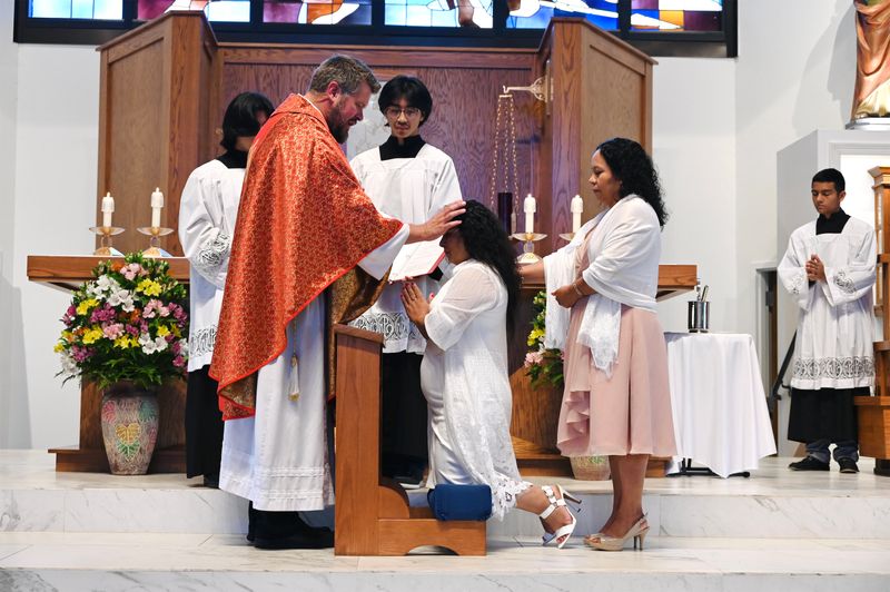 2024-05-19-rite-of-full-communion-spanish-0075.jpg