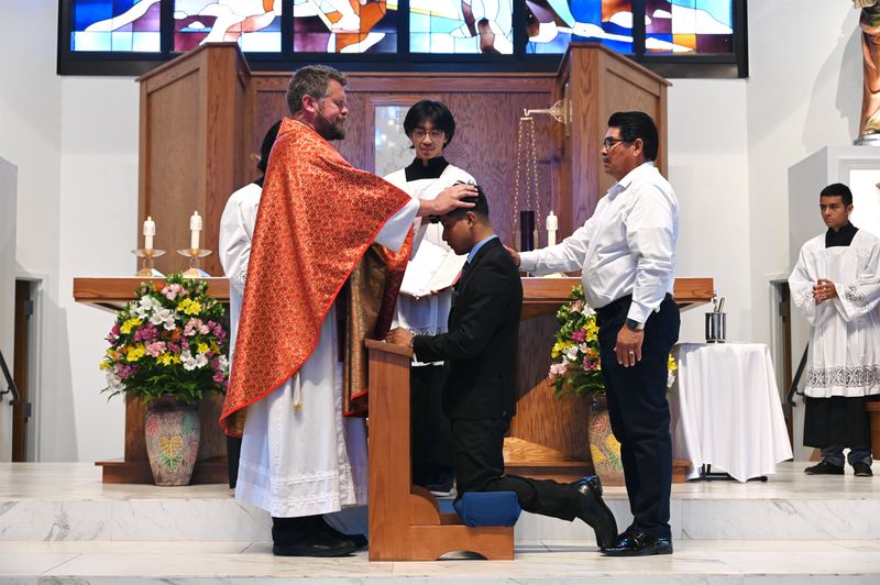 2024-05-19-rite-of-full-communion-spanish-0082.jpg