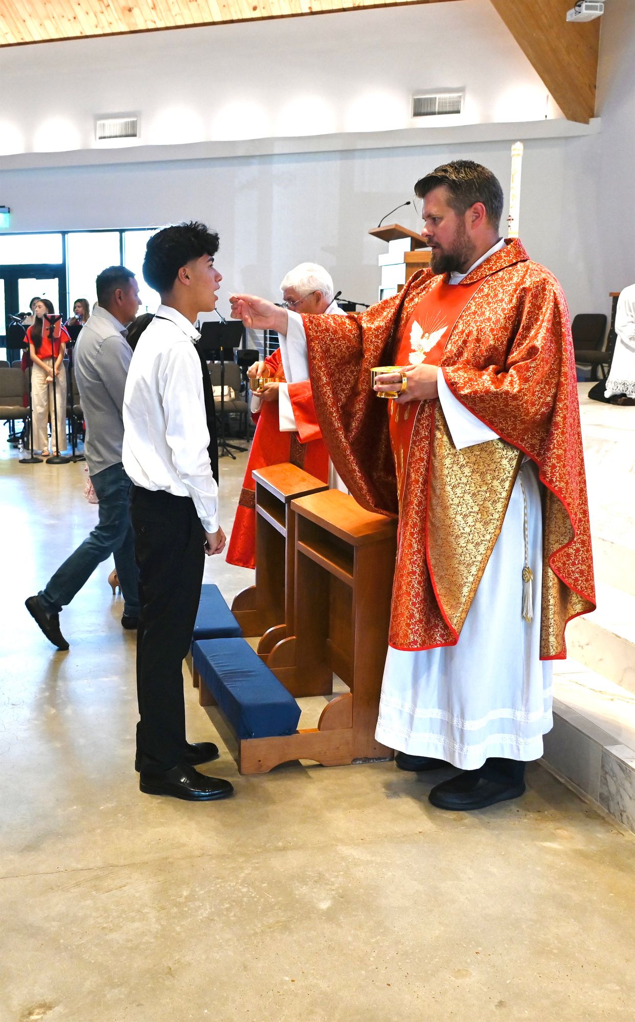 2024-05-19-rite-of-full-communion-spanish-0152.jpg