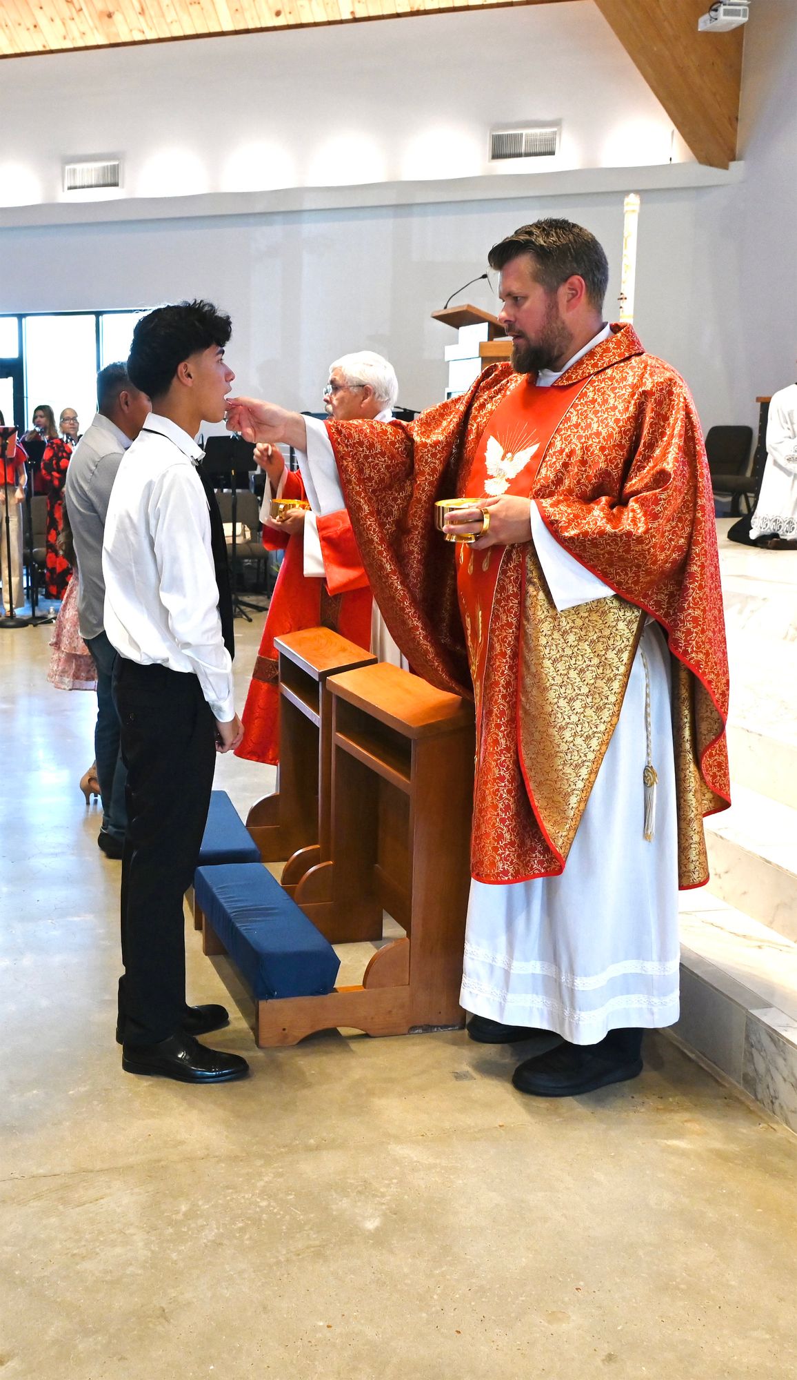 2024-05-19-rite-of-full-communion-spanish-0153.jpg