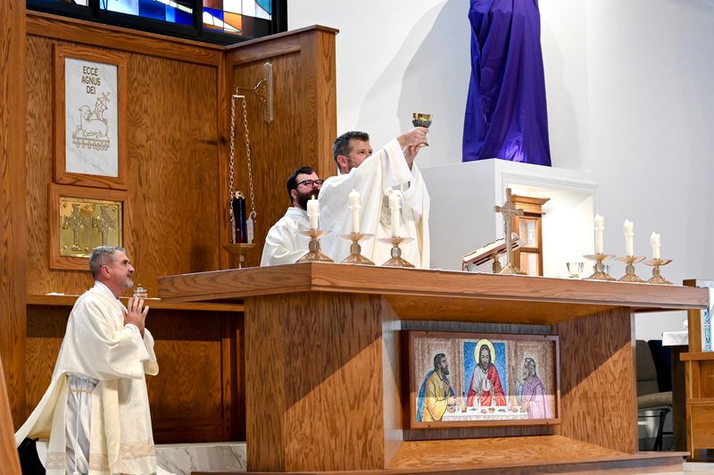 2025-04-05-first-communion-mass-0445.jpg