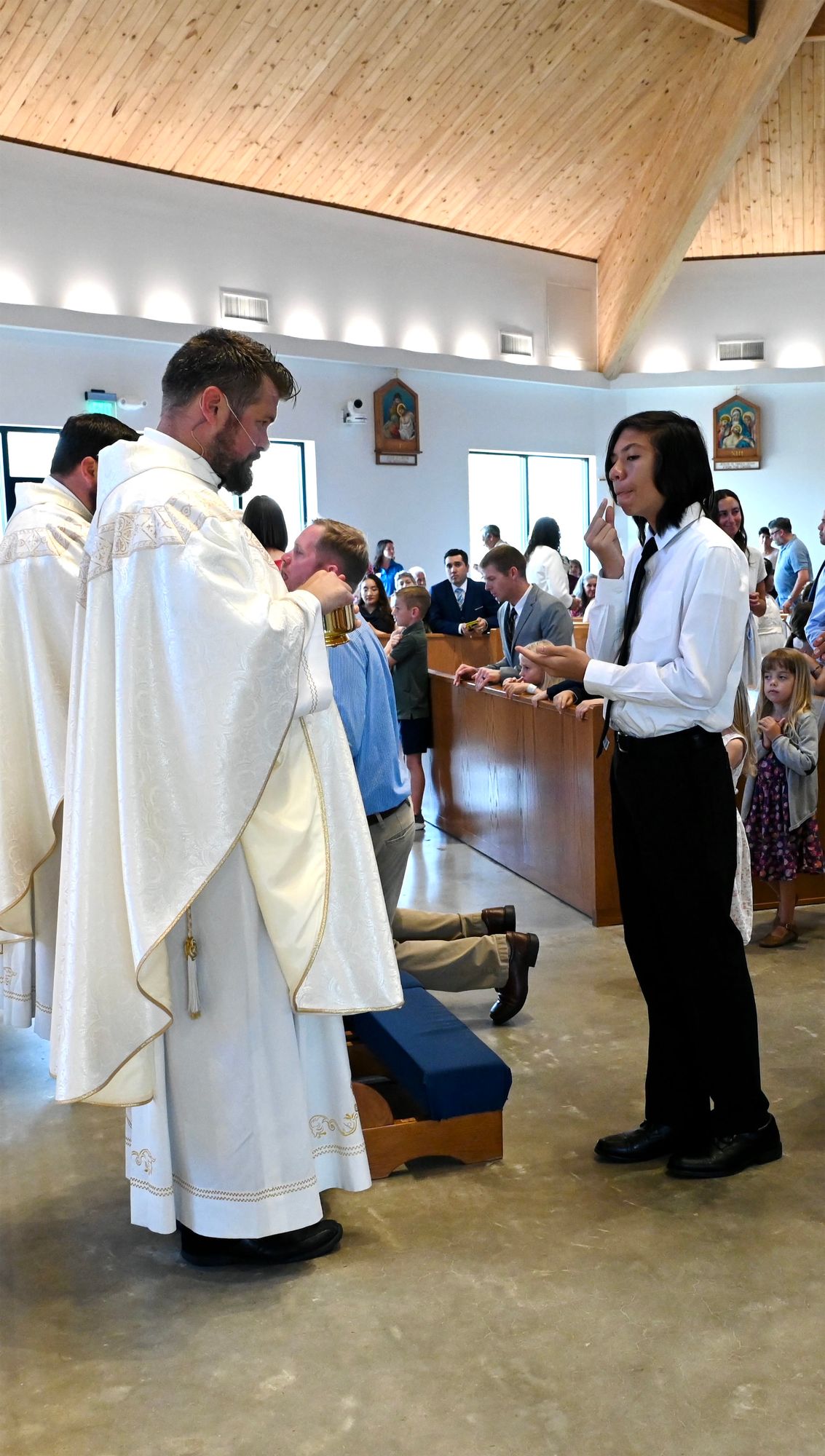 2025-04-05-first-communion-mass-0482.jpg