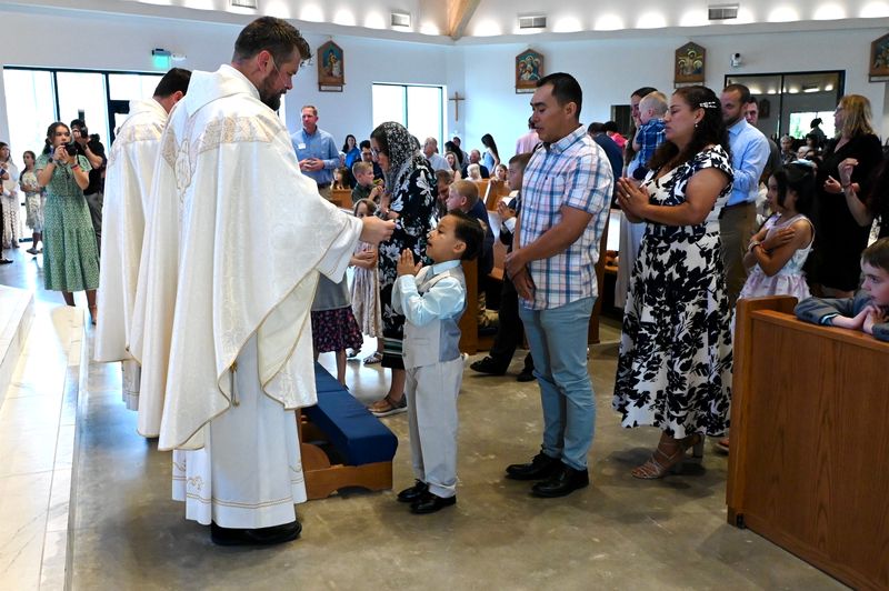 2025-04-05-first-communion-mass-0486.jpg