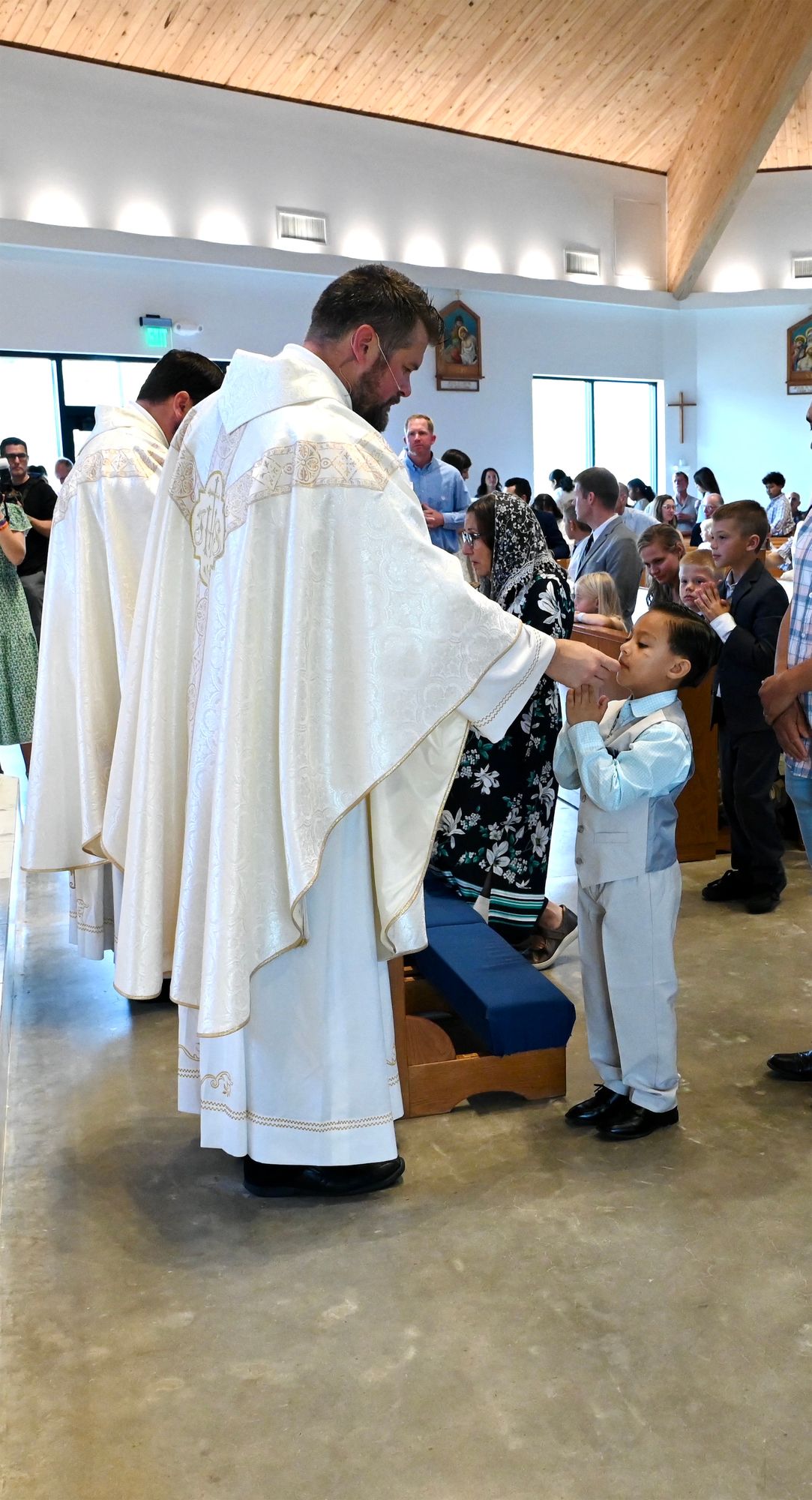 2025-04-05-first-communion-mass-0488.jpg