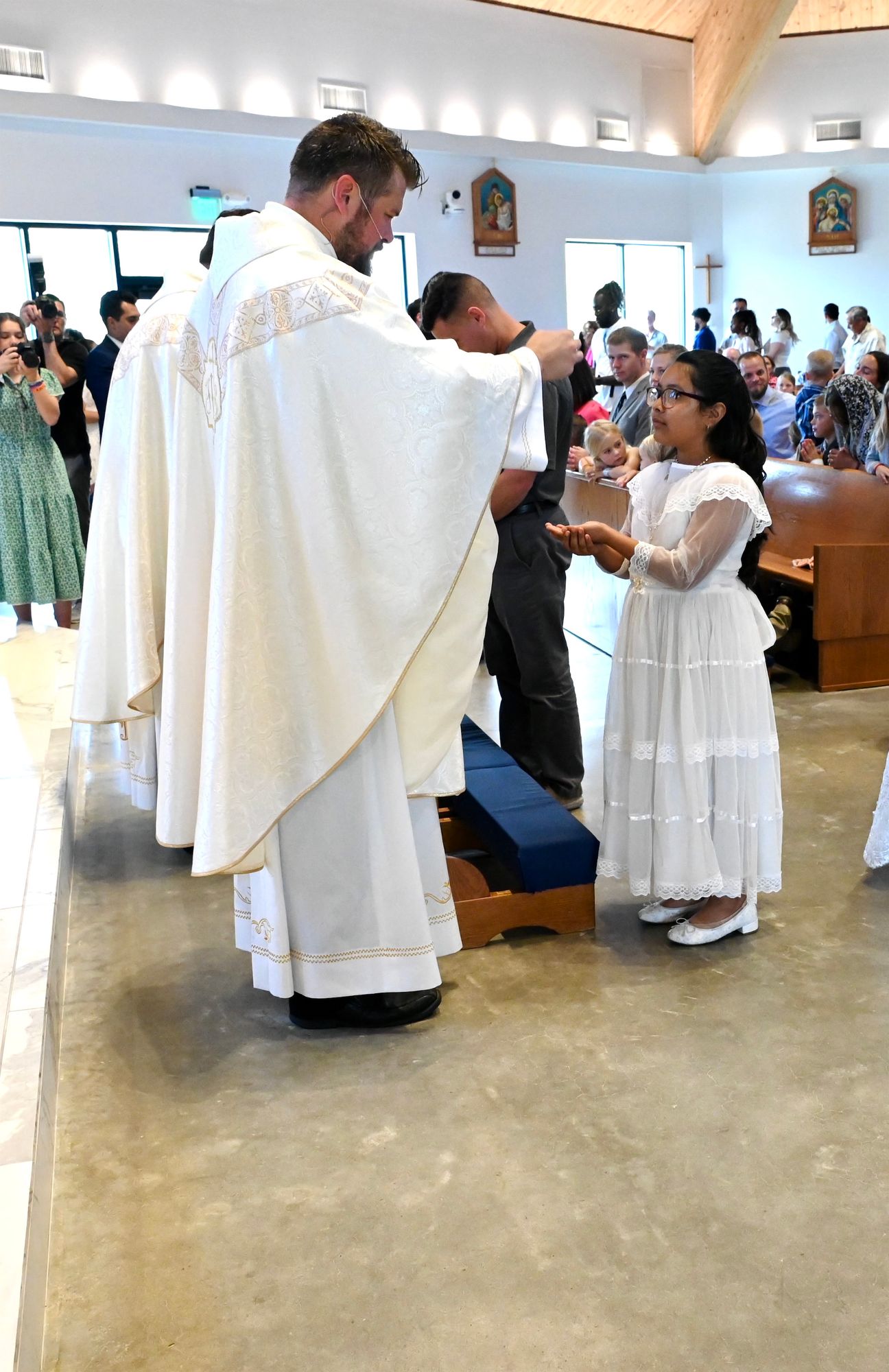 2025-04-05-first-communion-mass-0509.jpg