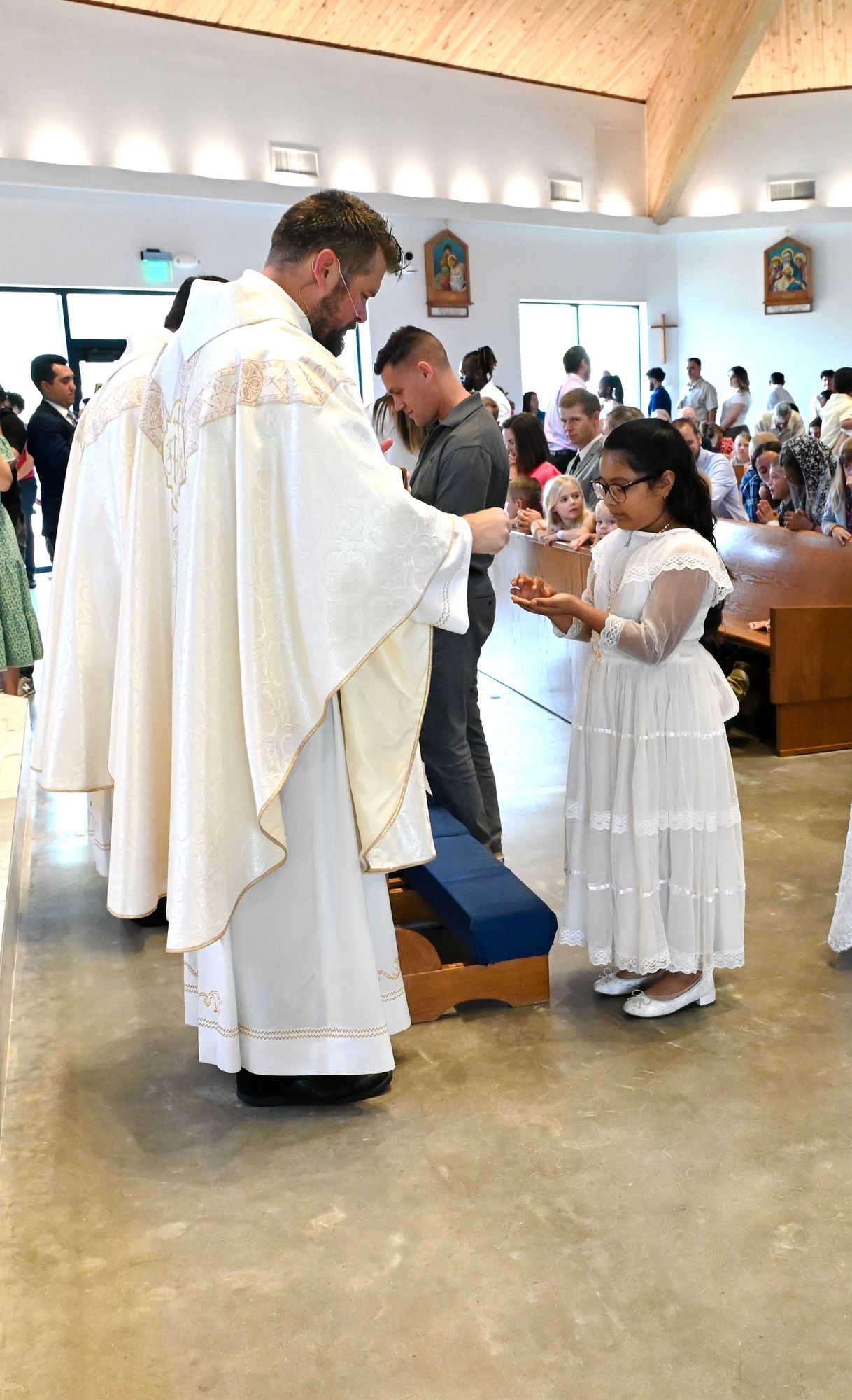 2025-04-05-first-communion-mass-0512.jpg