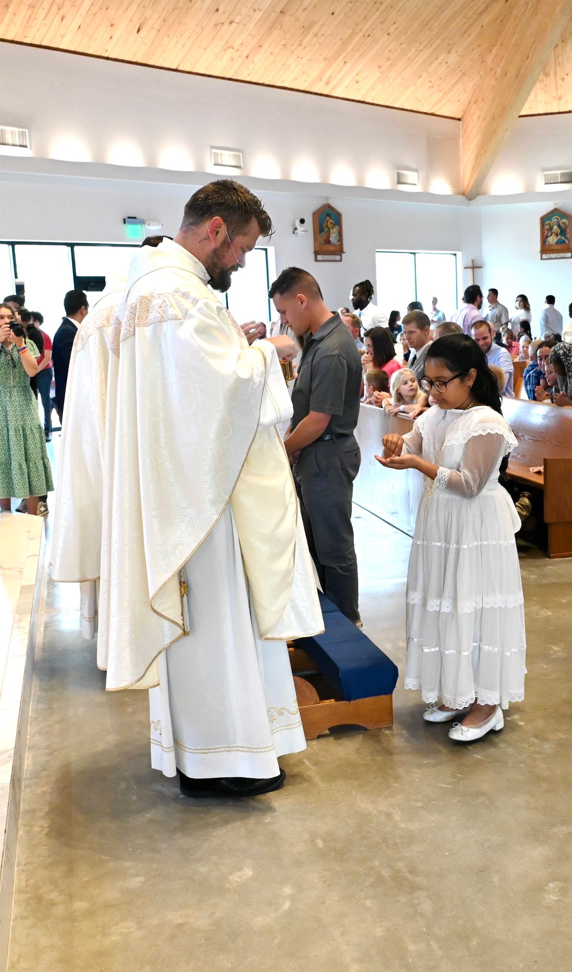 2025-04-05-first-communion-mass-0513.jpg