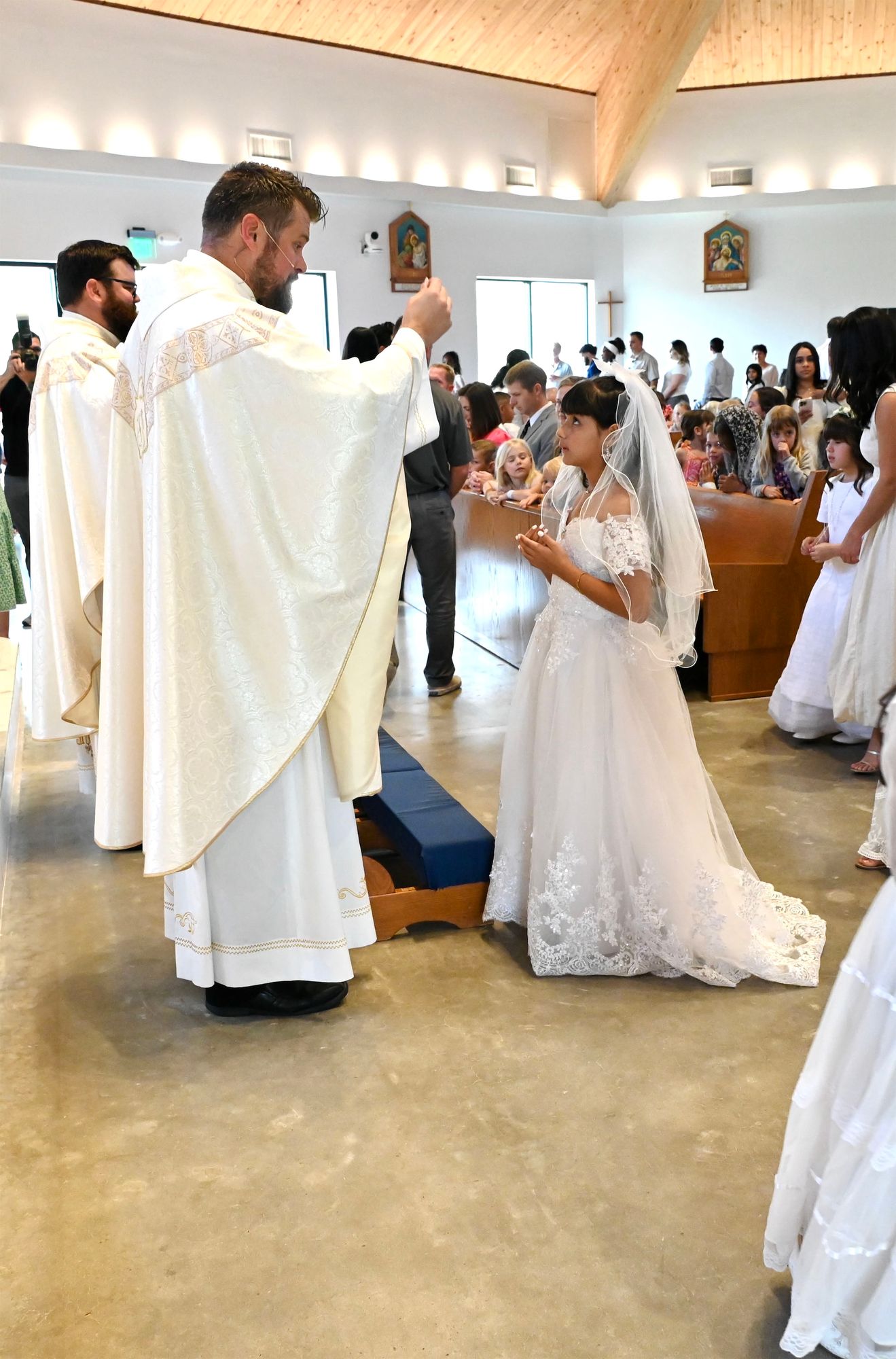 2025-04-05-first-communion-mass-0515.jpg