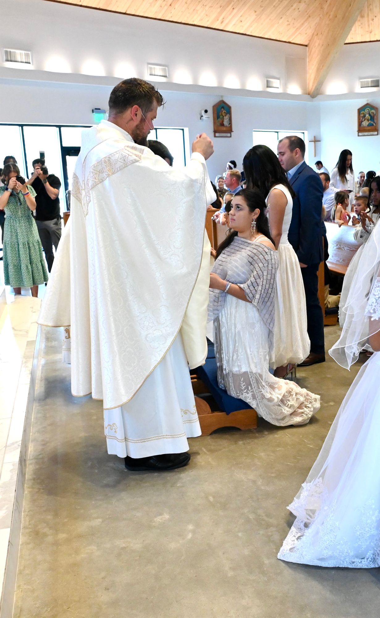 2025-04-05-first-communion-mass-0522.jpg
