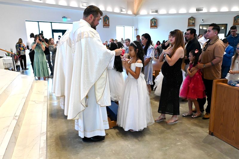 2025-04-05-first-communion-mass-0526.jpg
