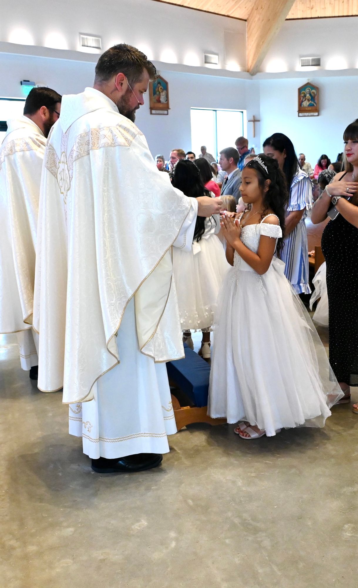 2025-04-05-first-communion-mass-0527.jpg