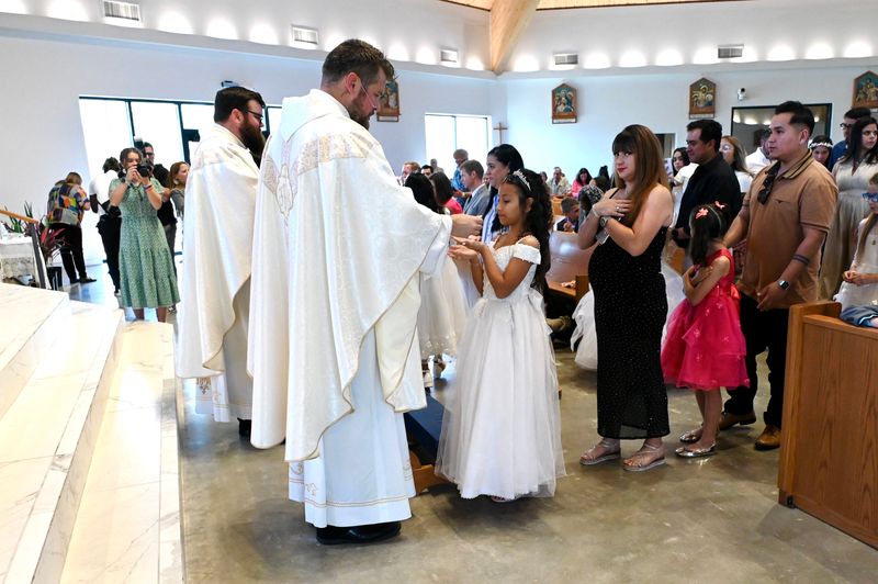 2025-04-05-first-communion-mass-0528.jpg