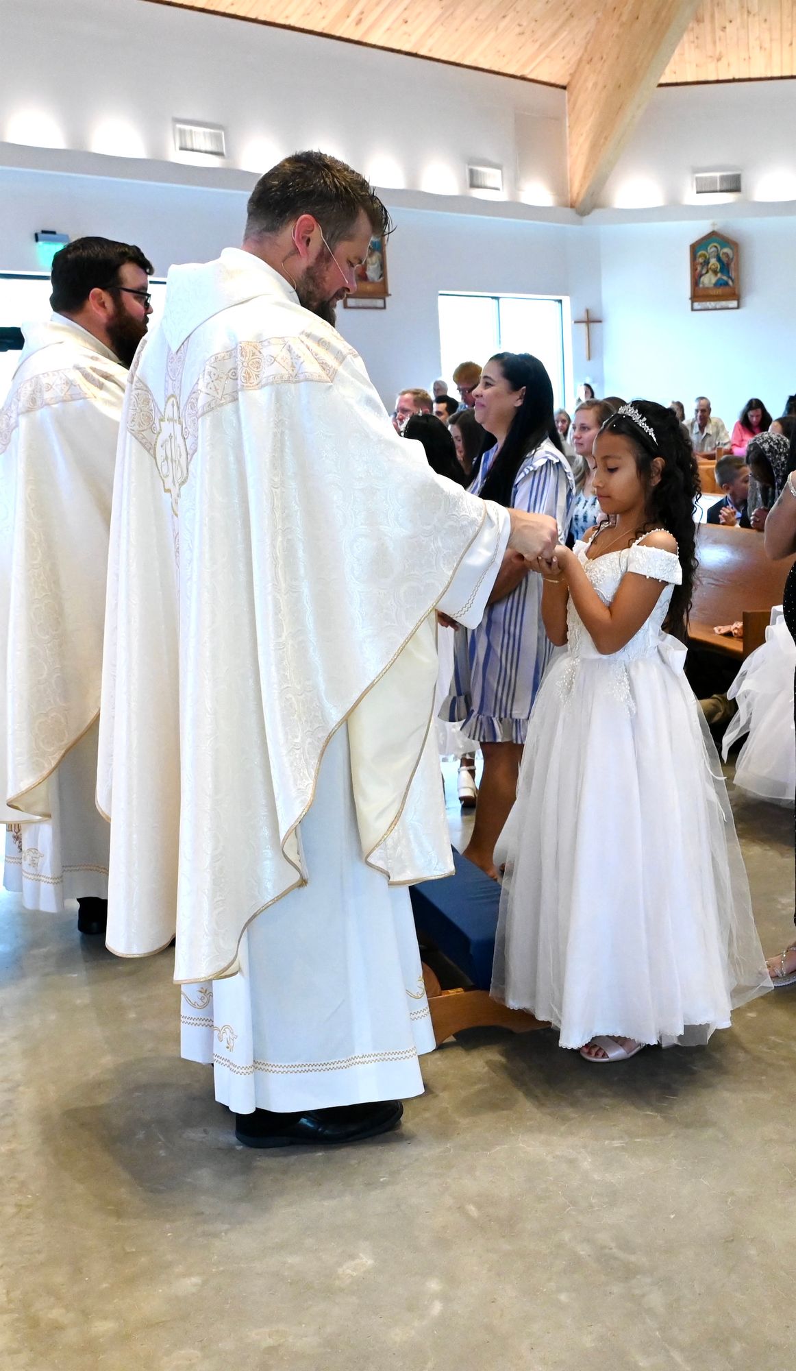 2025-04-05-first-communion-mass-0529.jpg