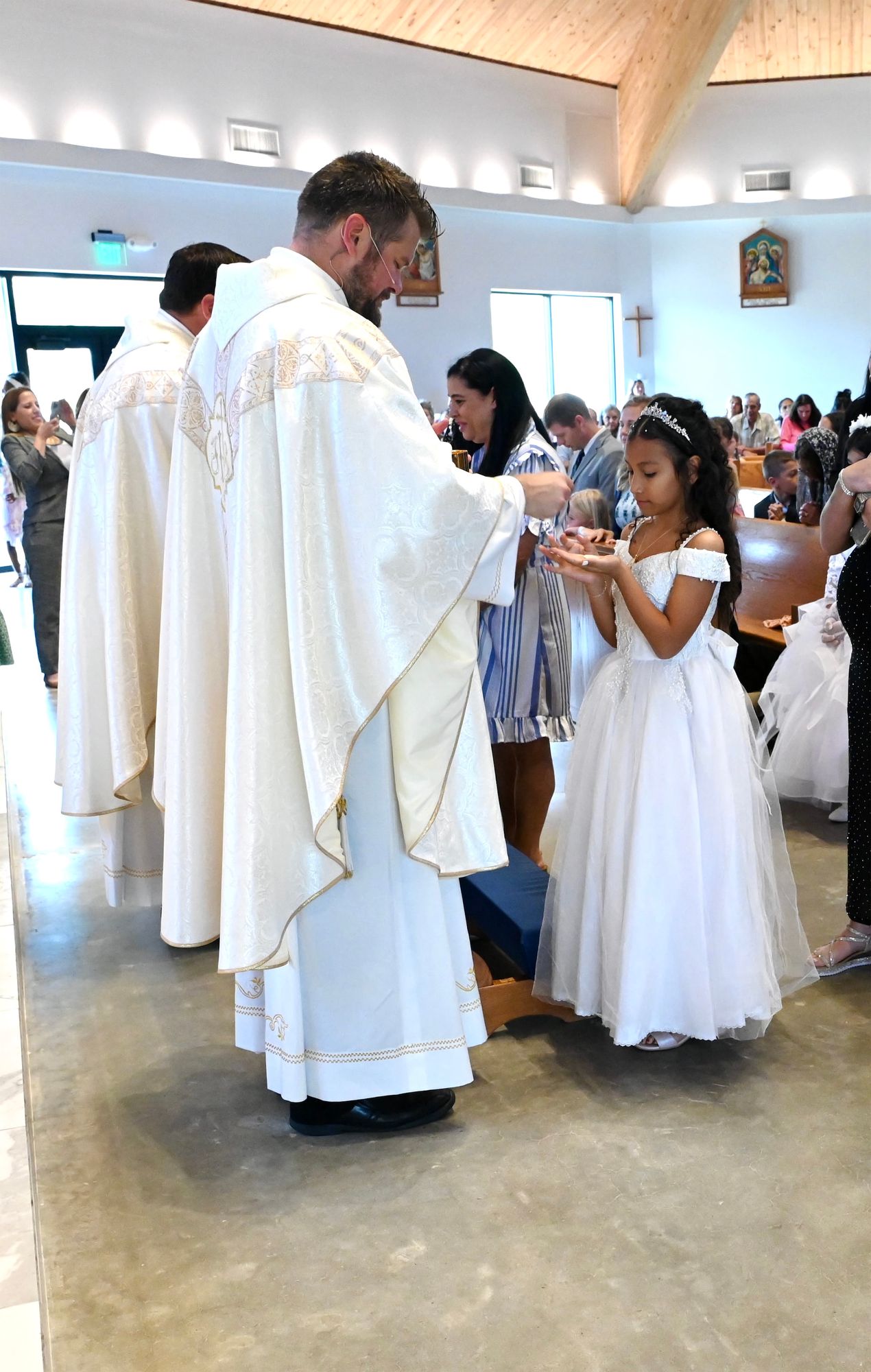 2025-04-05-first-communion-mass-0530.jpg