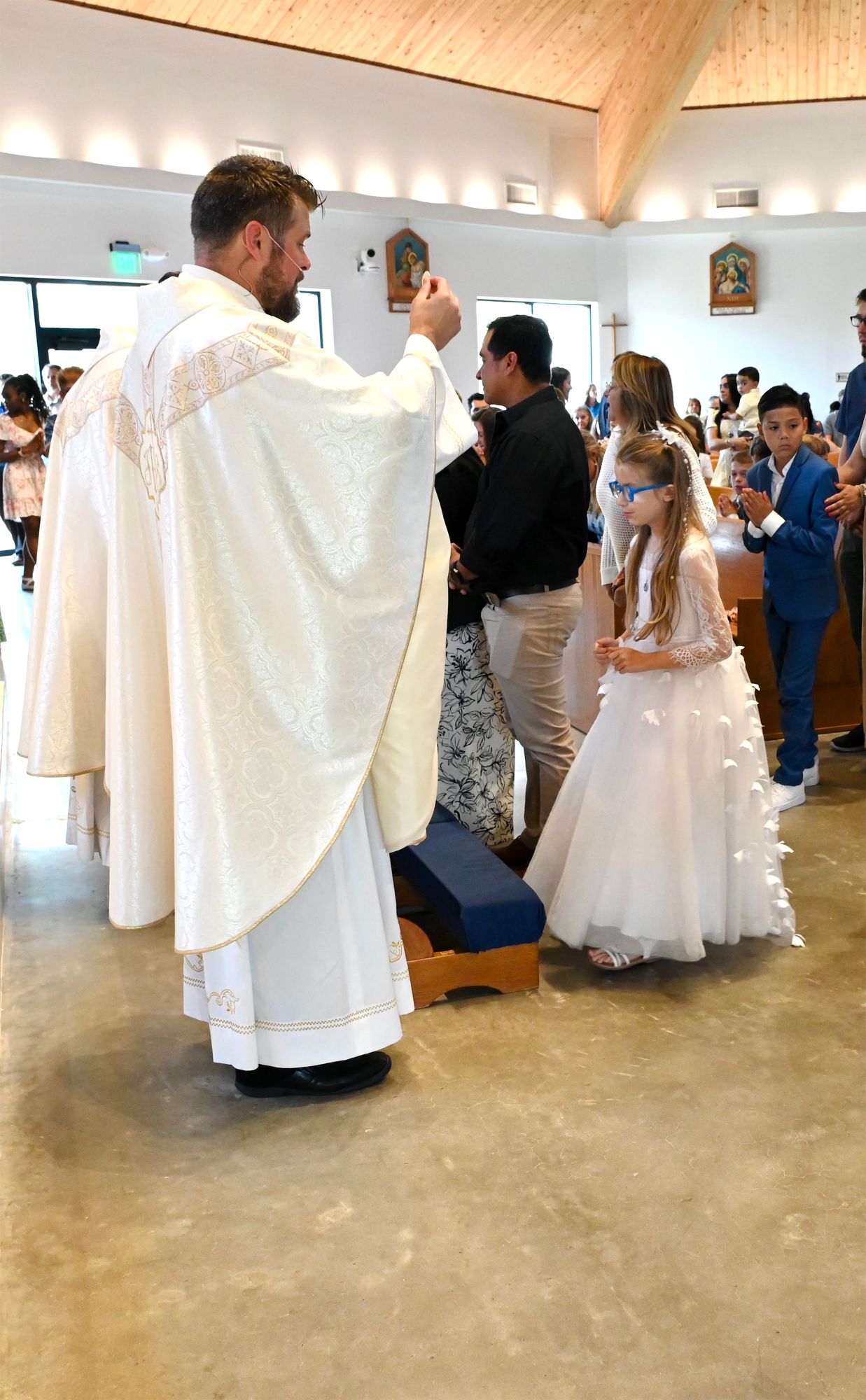 2025-04-05-first-communion-mass-0531.jpg