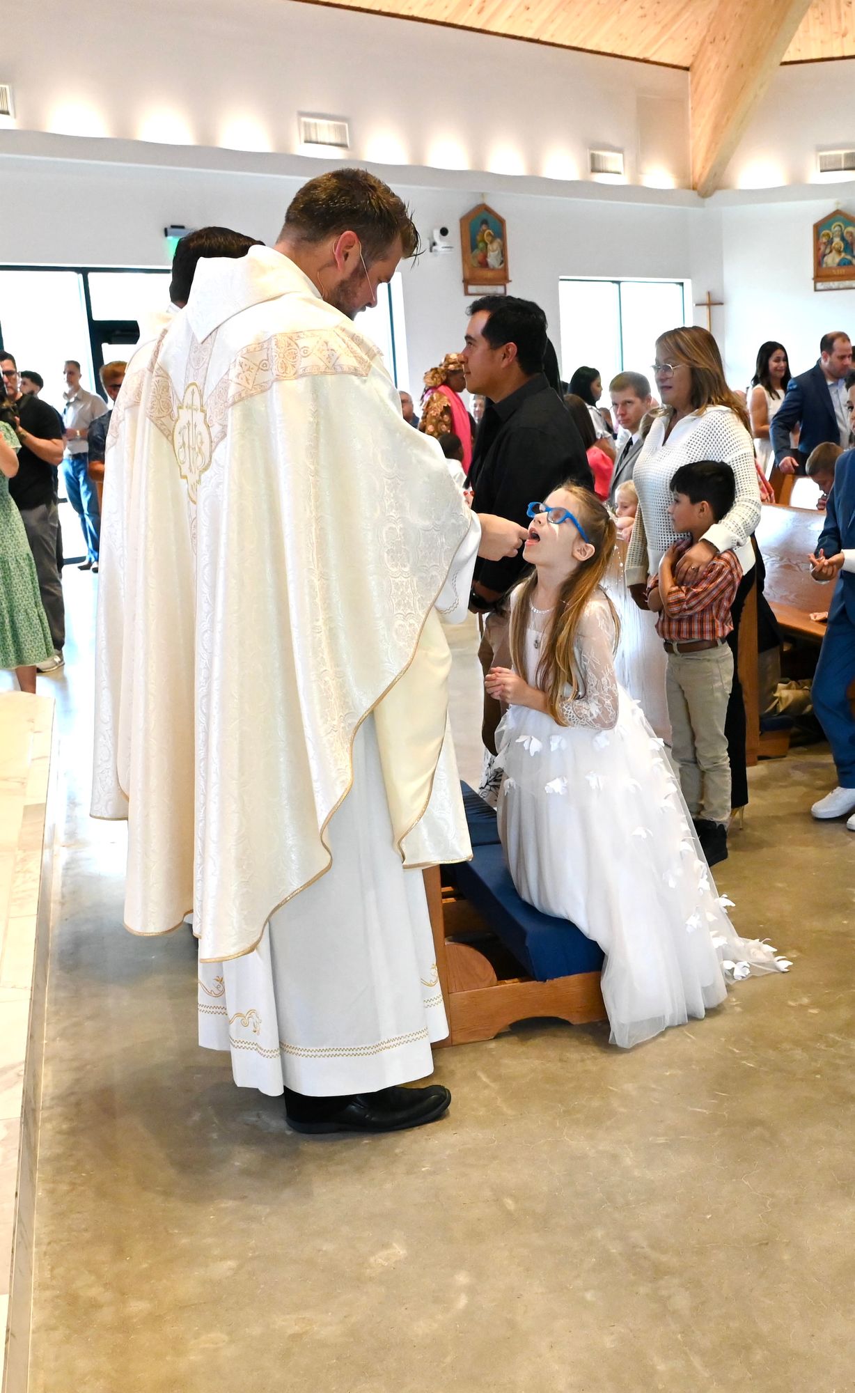 2025-04-05-first-communion-mass-0534.jpg