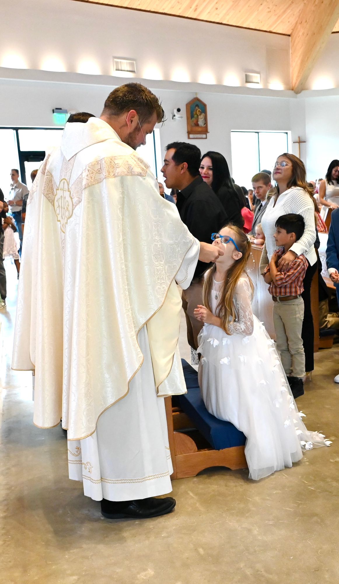 2025-04-05-first-communion-mass-0537.jpg