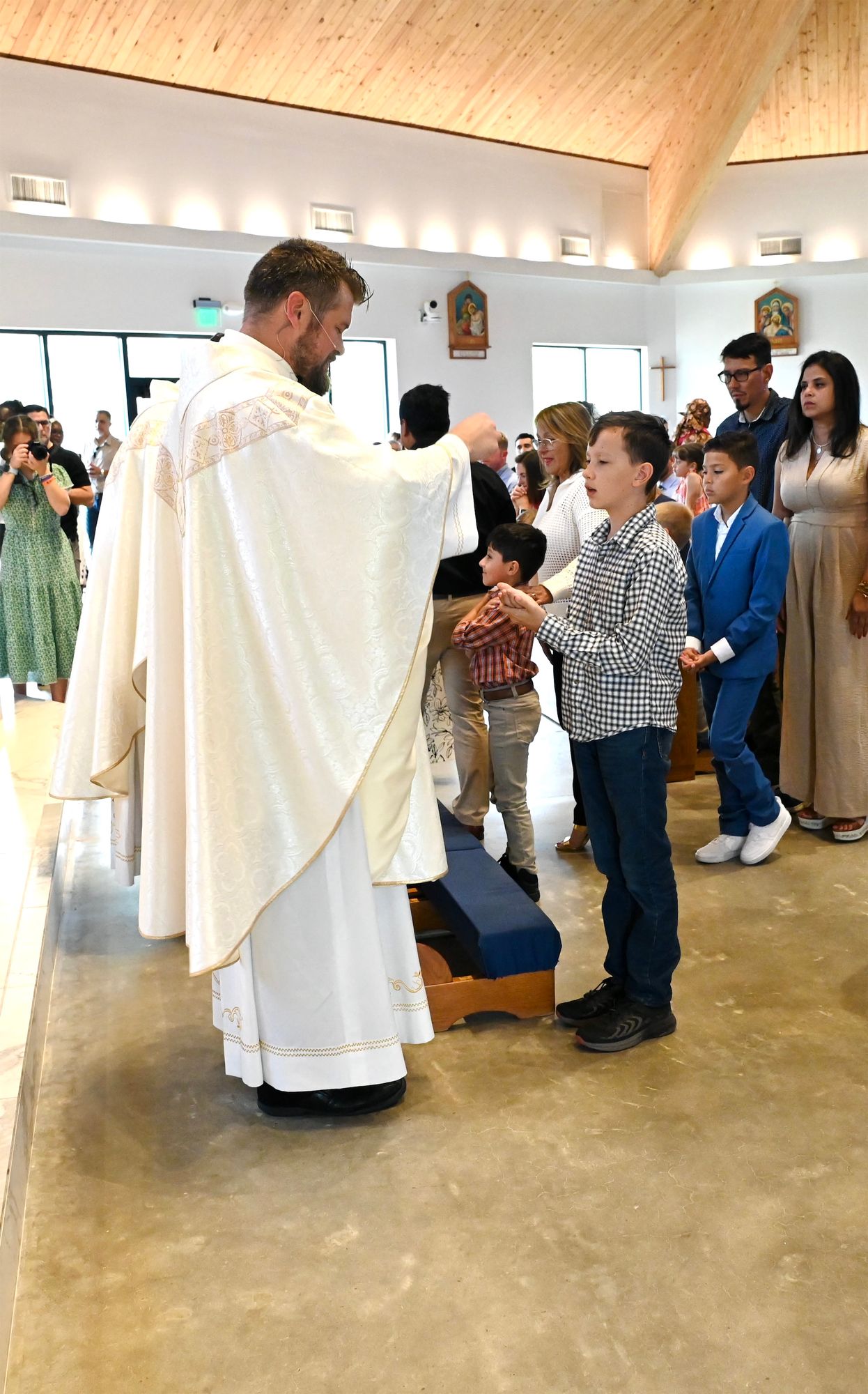 2025-04-05-first-communion-mass-0540.jpg