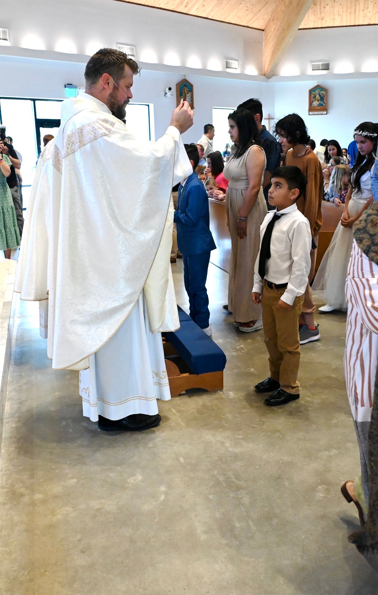 2025-04-05-first-communion-mass-0542.jpg