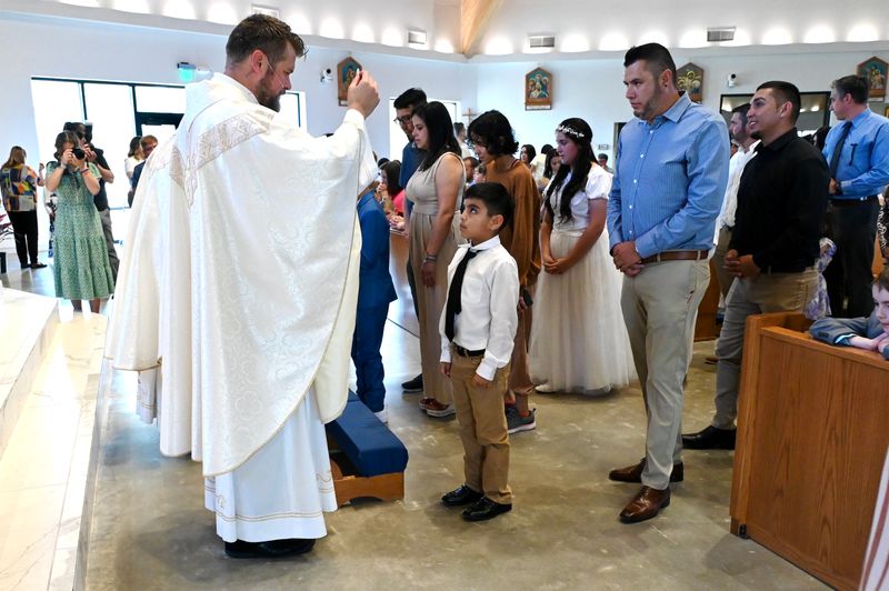2025-04-05-first-communion-mass-0544.jpg