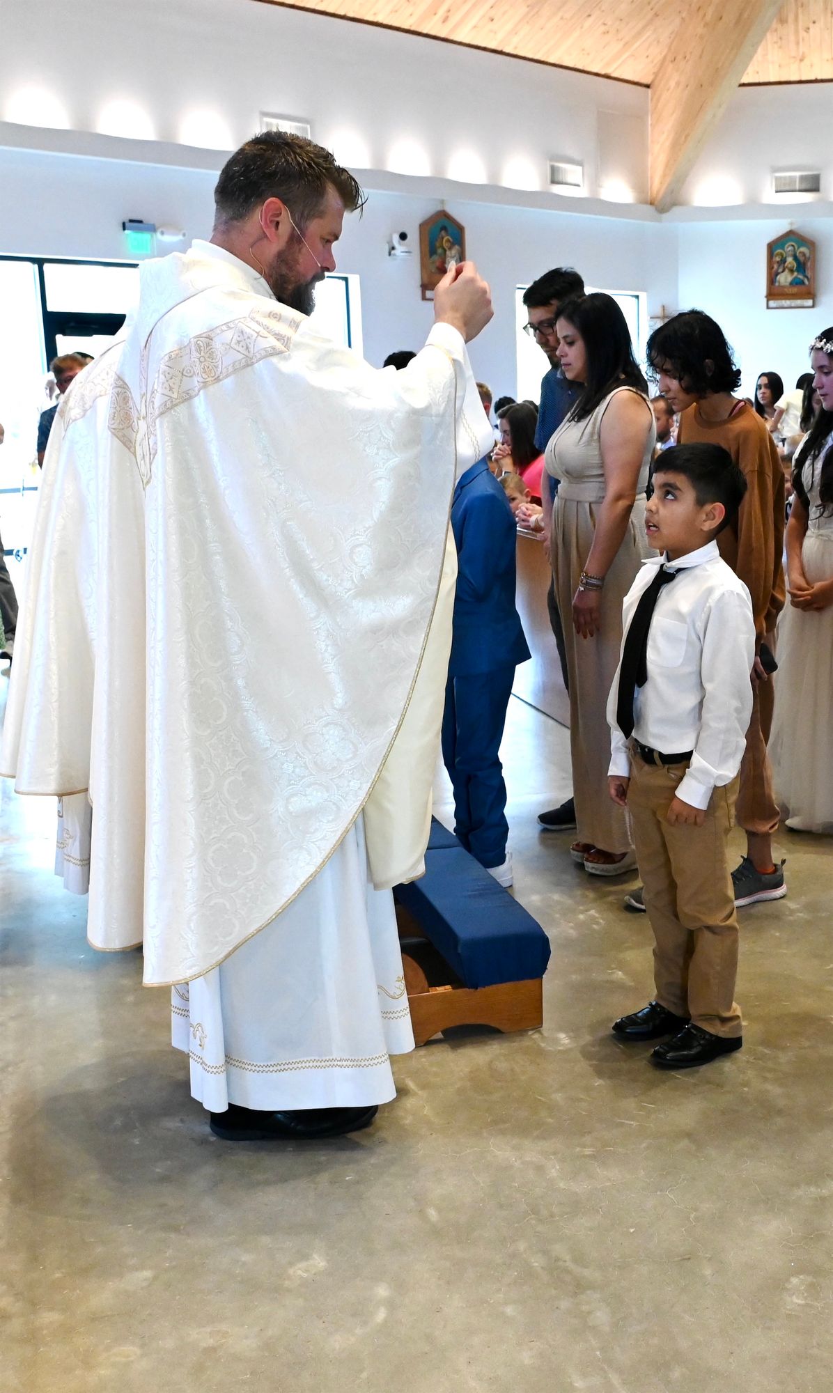 2025-04-05-first-communion-mass-0545.jpg