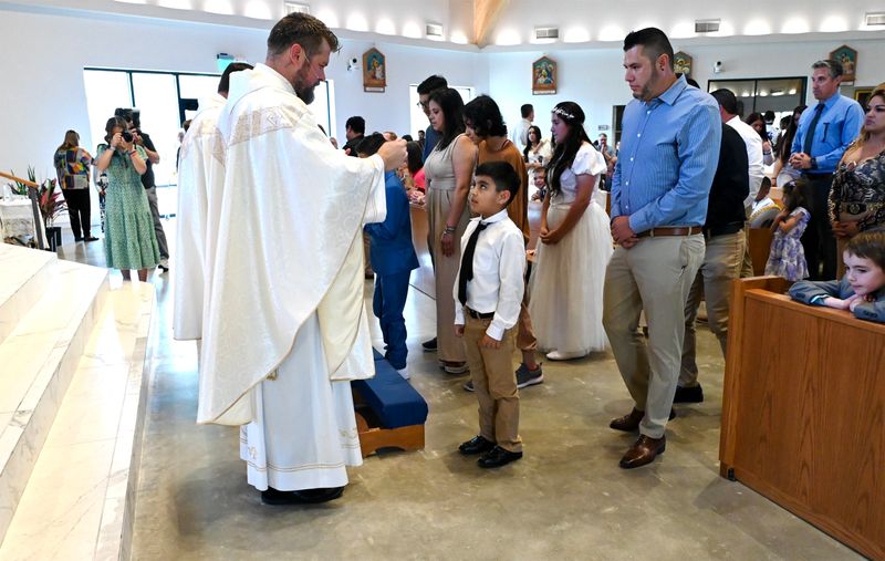2025-04-05-first-communion-mass-0546.jpg