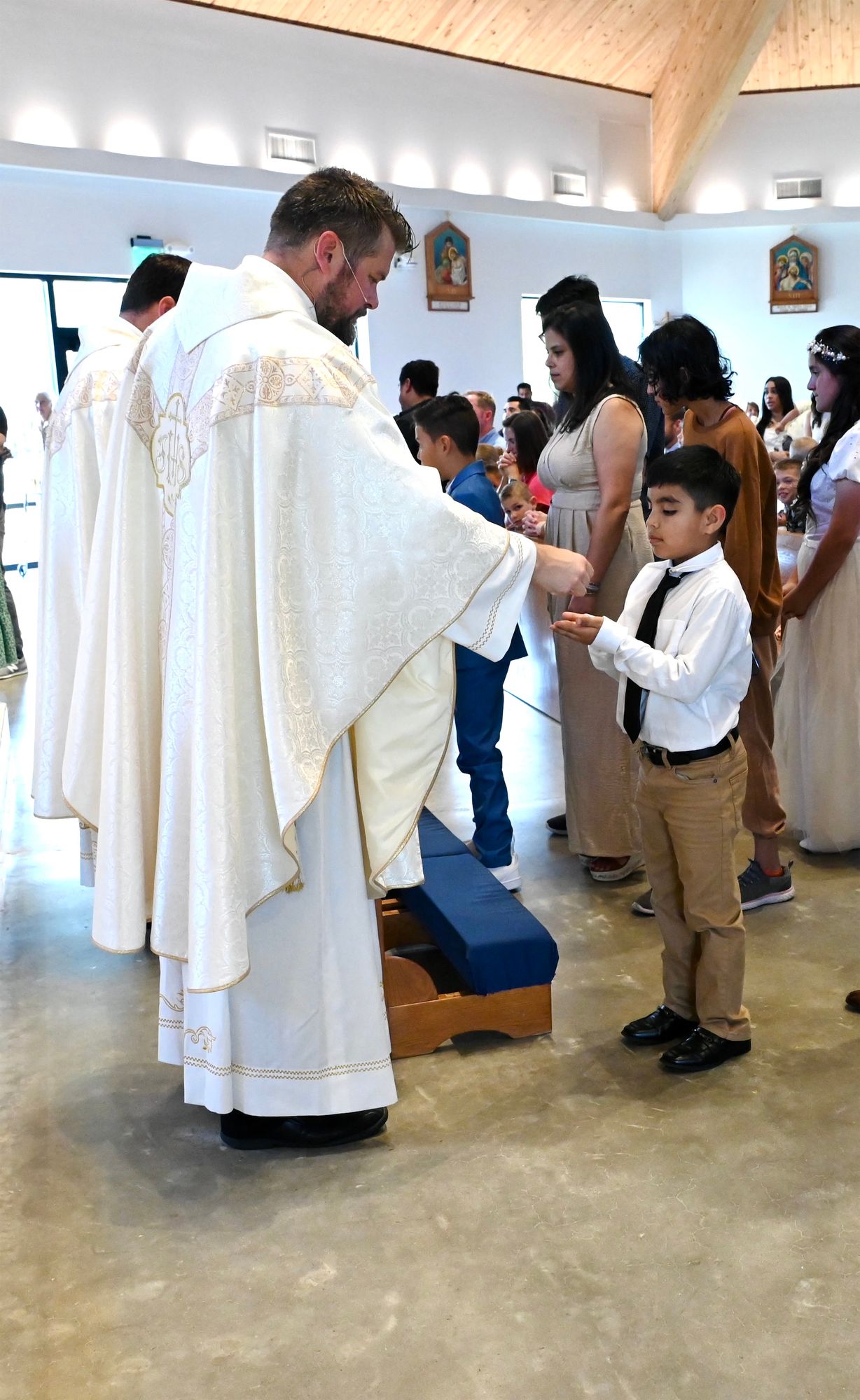 2025-04-05-first-communion-mass-0548.jpg