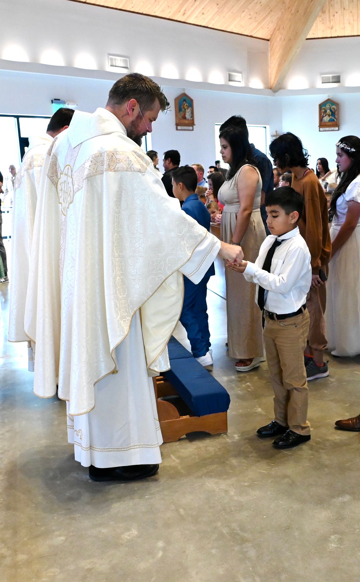 2025-04-05-first-communion-mass-0549.jpg