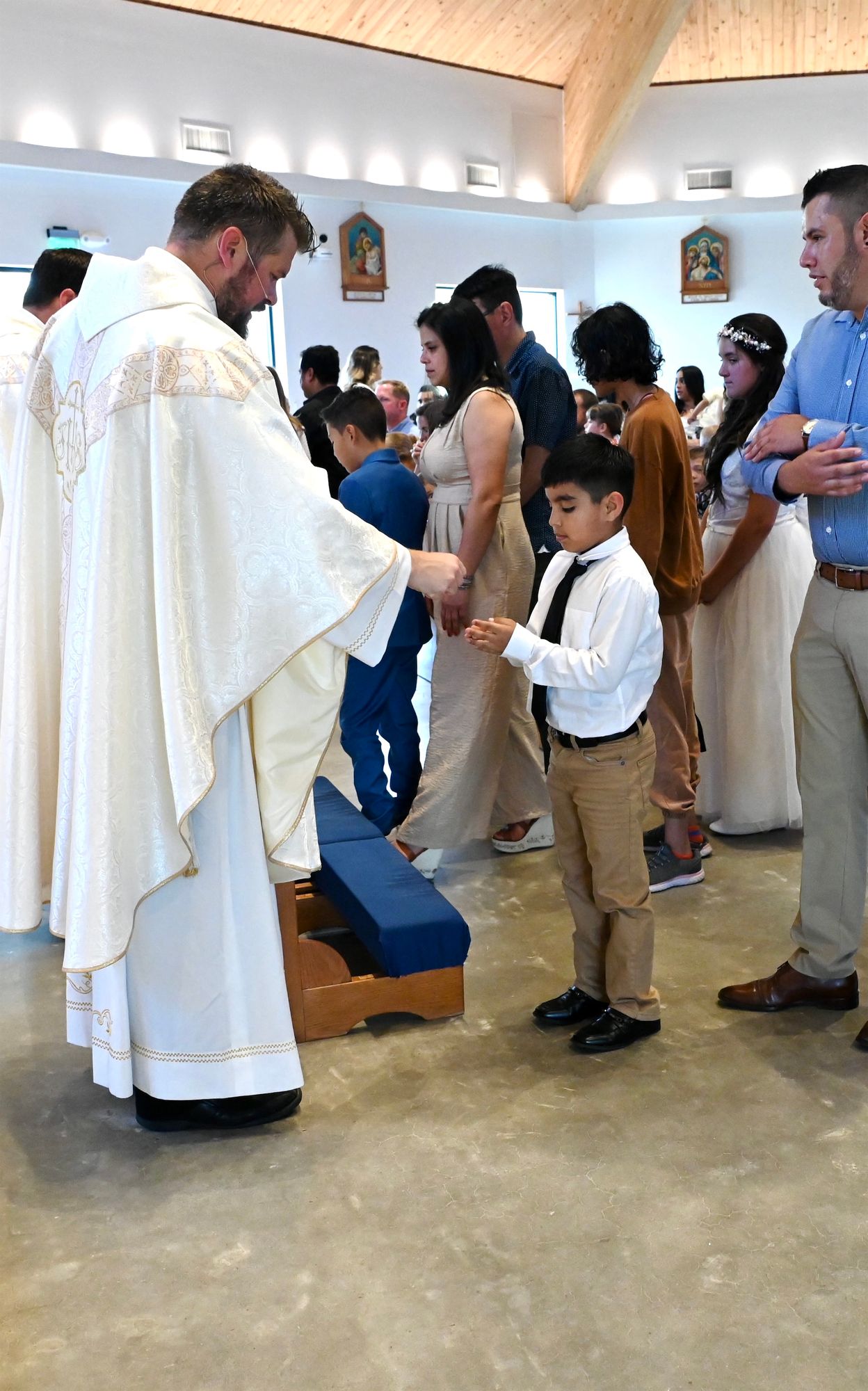 2025-04-05-first-communion-mass-0550.jpg
