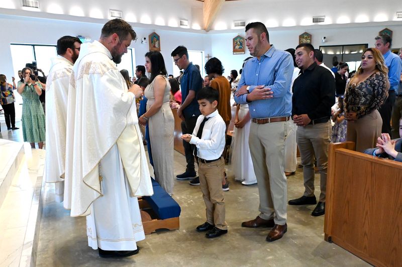 2025-04-05-first-communion-mass-0552.jpg