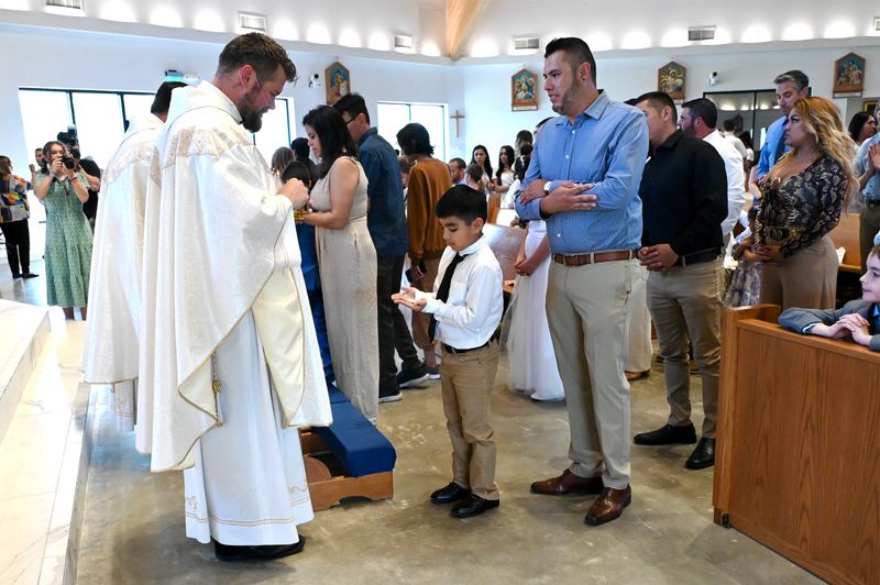 2025-04-05-first-communion-mass-0554.jpg