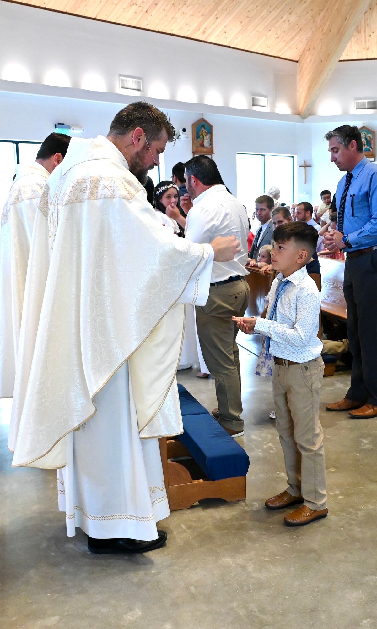 2025-04-05-first-communion-mass-0560.jpg