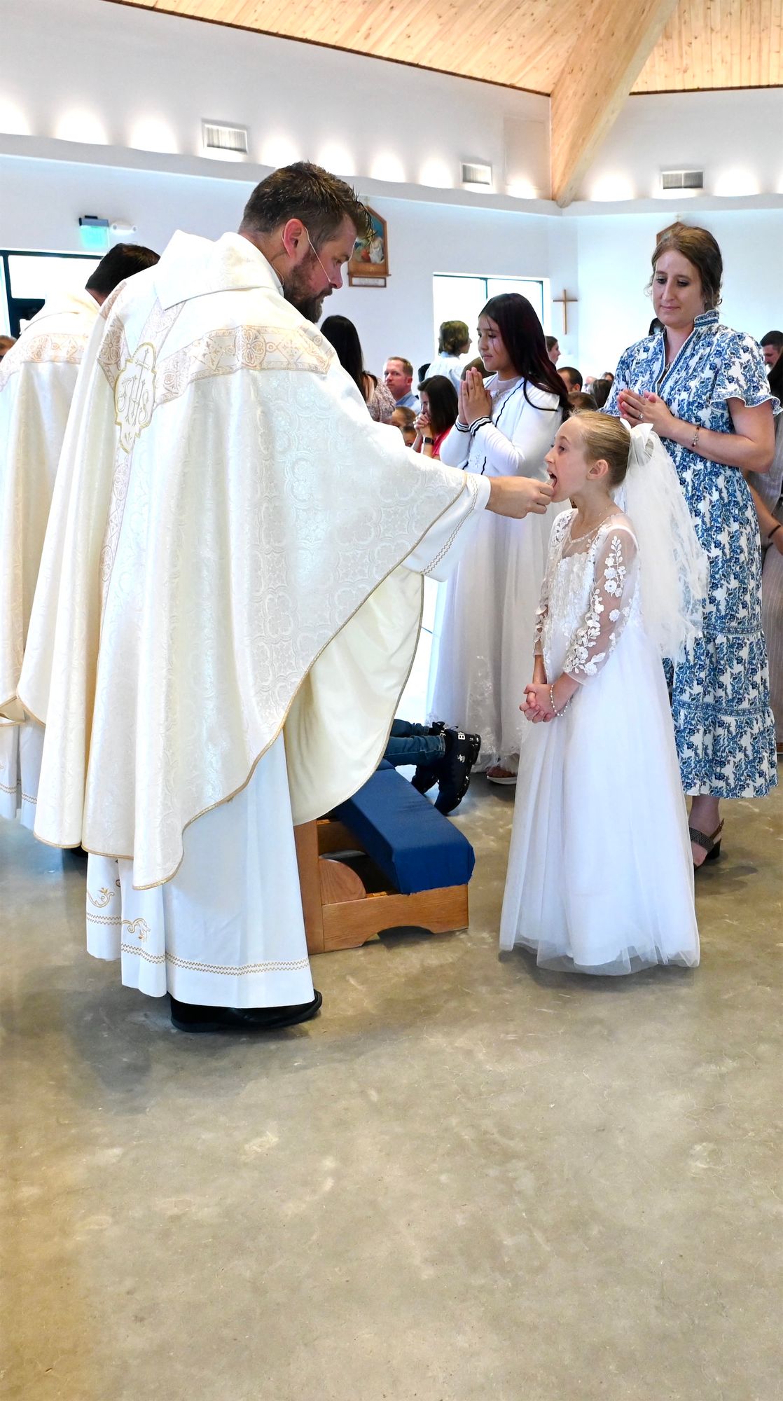 2025-04-05-first-communion-mass-0573.jpg