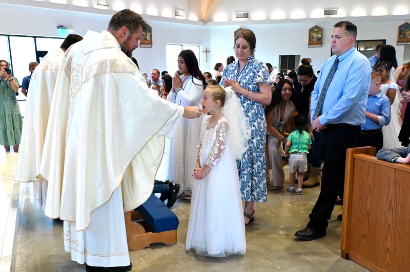 2025-04-05-first-communion-mass-0574.jpg
