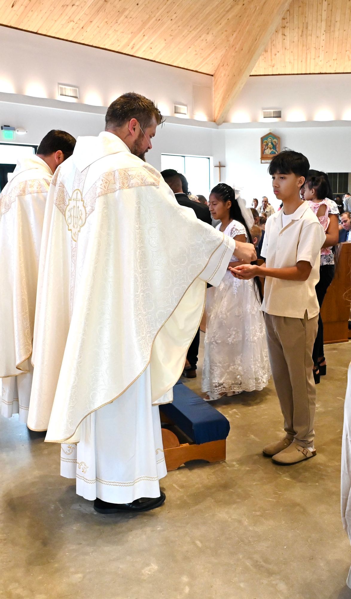 2025-04-05-first-communion-mass-0588.jpg