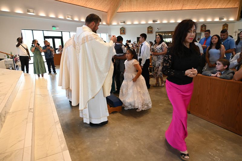 2025-04-05-first-communion-mass-0593.jpg